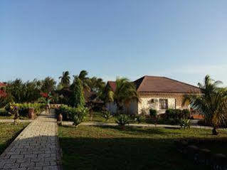 Swahili Villa Coco 2Br Apartment 700M To Beach Mombasa Exterior foto